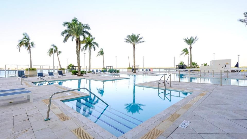 Blue Harbour Amazing views 5 min downtown Apartment in North Fort Myers