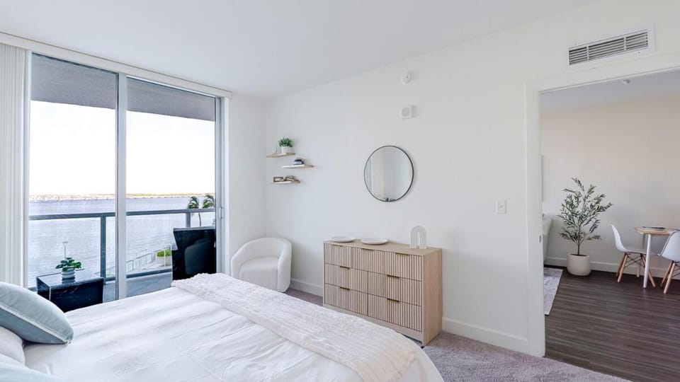 Blue Harbour Amazing views 5 min downtown Apartment in North Fort Myers