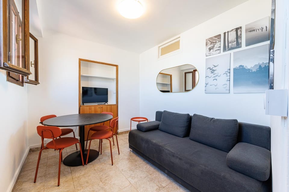 TV and multimedia, Living room, Dining area