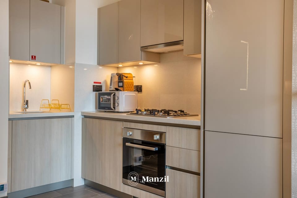 Coffee/tea facilities, Kitchen or kitchenette, oven, stove