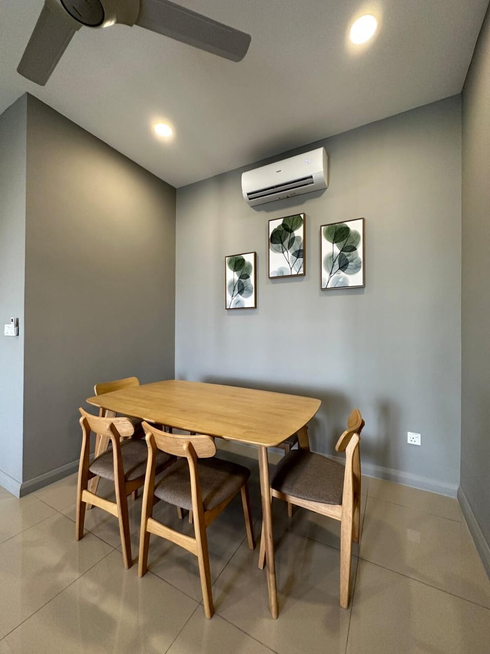 Seating area, Dining area, air conditioner