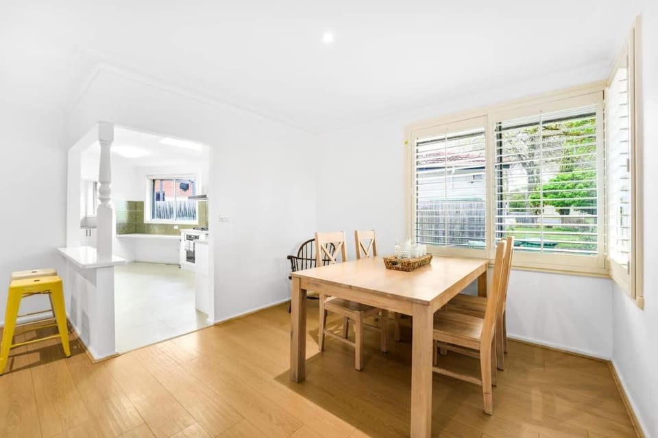 Comfy Croydon Family Getaway Near Trails and Cafes House in Melbourne