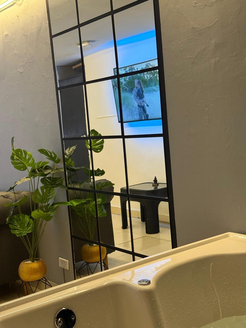 Apartamento con jacuzzi cerca al parque de poblado Apartment in Medellin