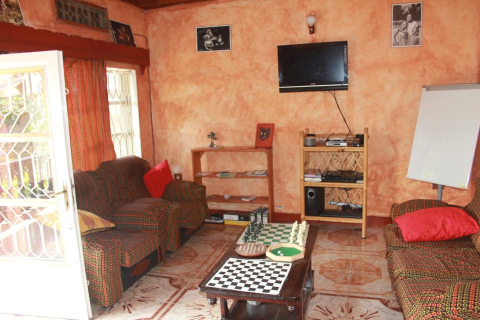Communal lounge/ TV room, TV and multimedia, Living room, Seating area, Evening entertainment