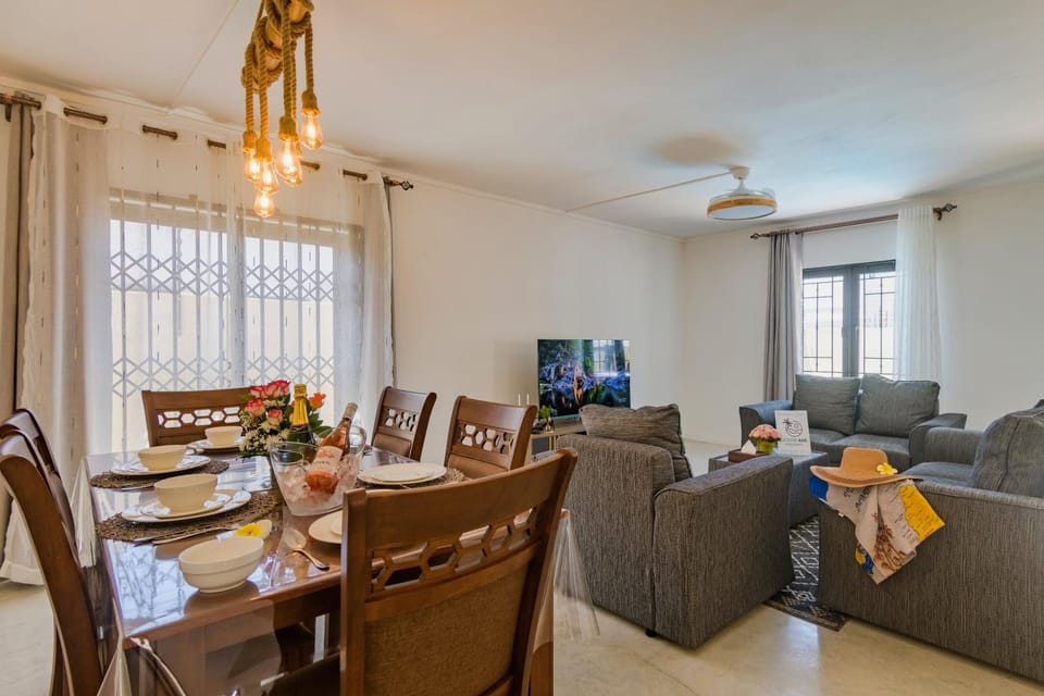 Living room, Seating area, Dining area