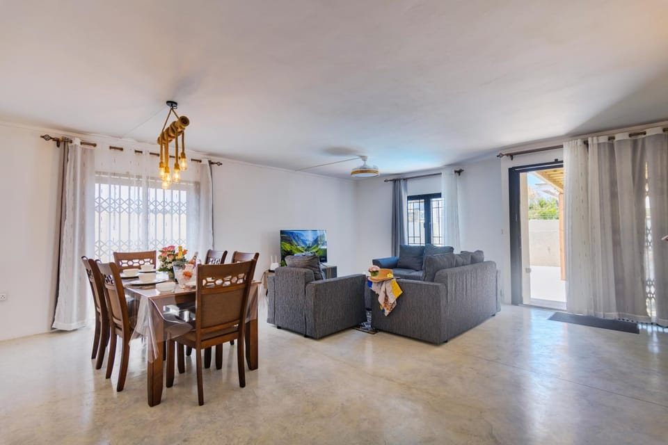 Living room, Seating area, Dining area