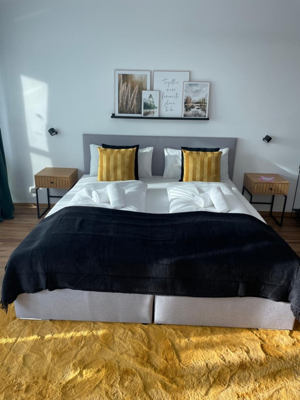 Bed, Photo of the whole room, Bedroom, towels