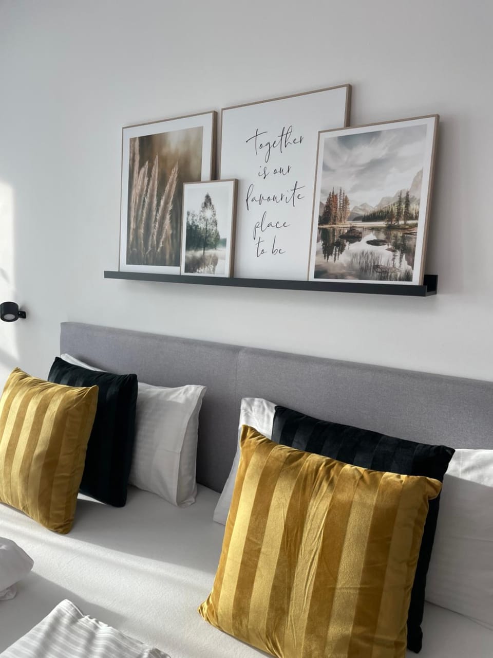 Bed, Photo of the whole room, Decorative detail, Bedroom