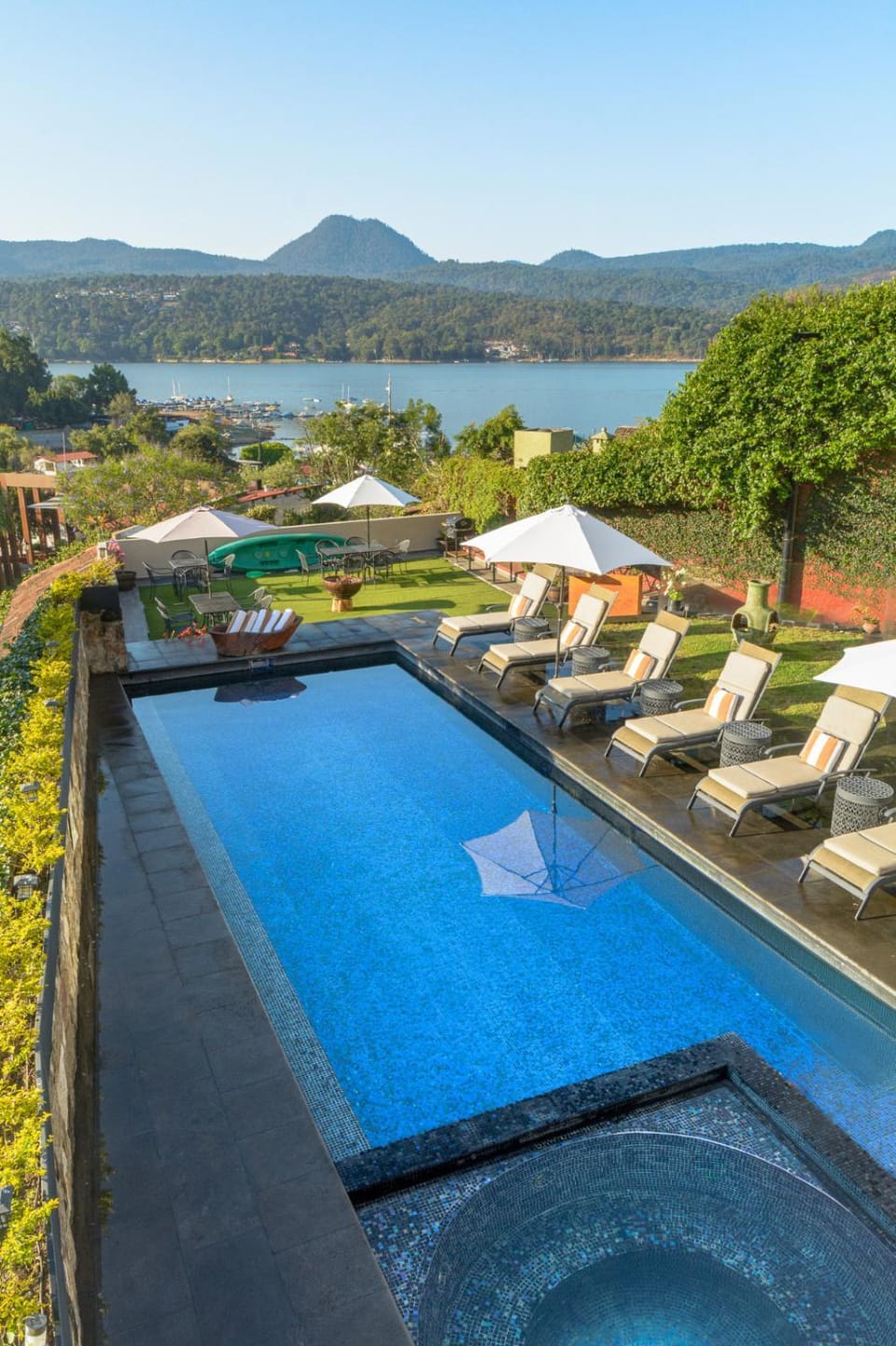Lake view, Mountain view, Pool view, Swimming pool