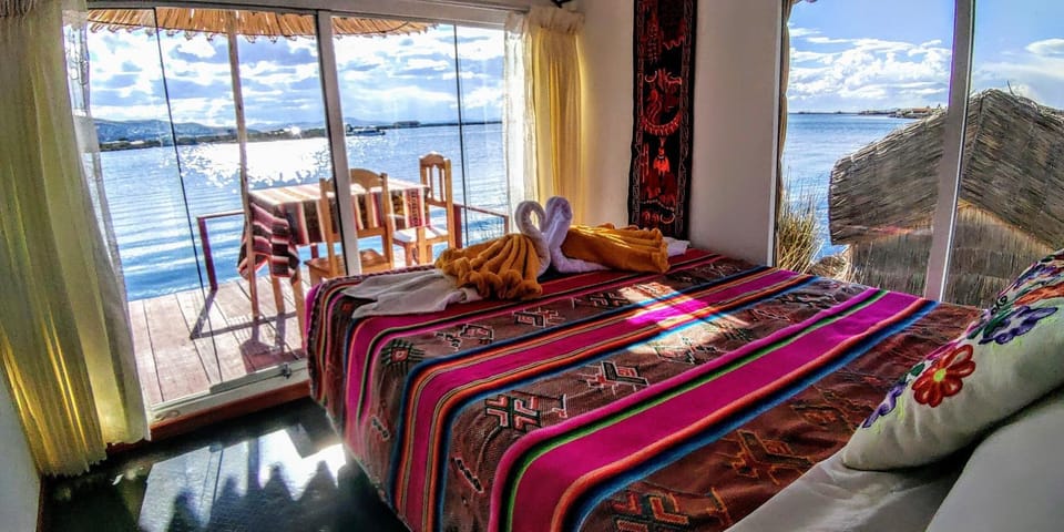 Bed, Photo of the whole room, Lake view, Sea view