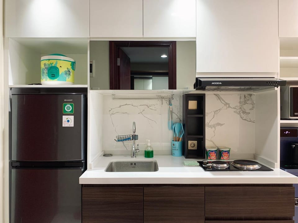 Kitchen or kitchenette, minibar, stove
