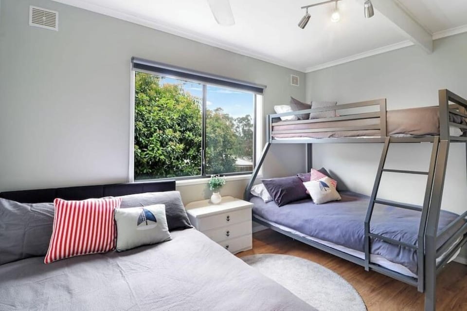 Lakeview Retreat Bonnie Doon - Sleeps 11 House in Bonnie Doon