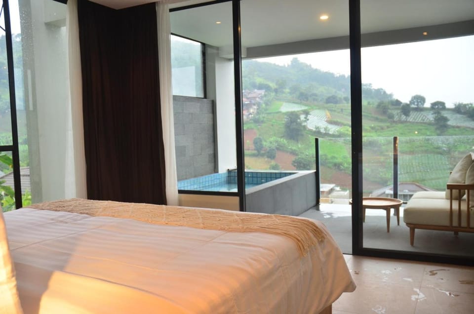 Bed, Natural landscape, View (from property/room), Balcony/Terrace, Photo of the whole room, Seating area, Bedroom