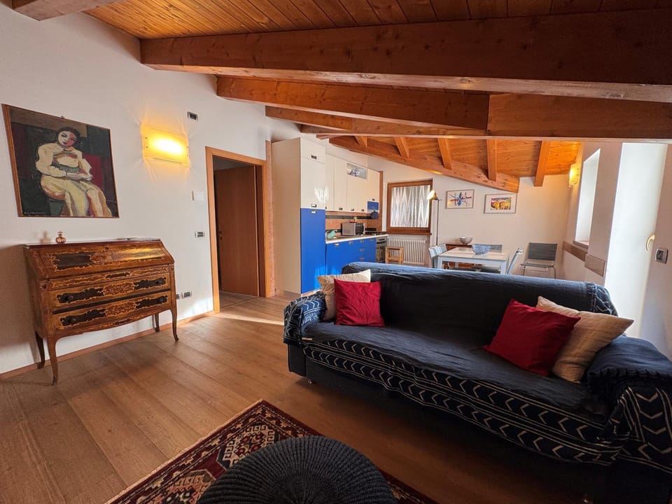 Communal lounge/ TV room, Living room