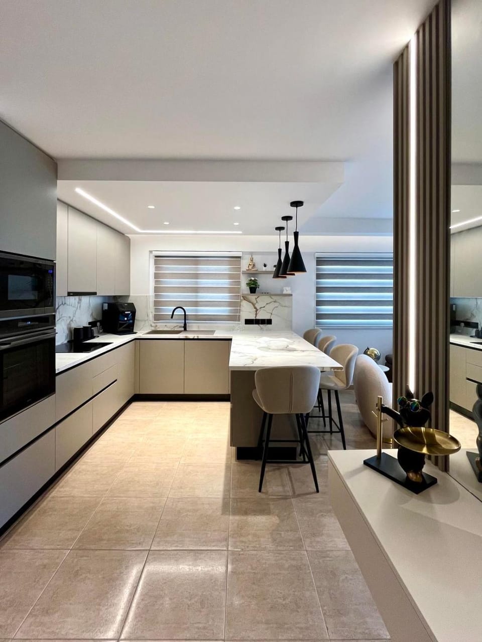 Kitchen or kitchenette, Dining area, stove
