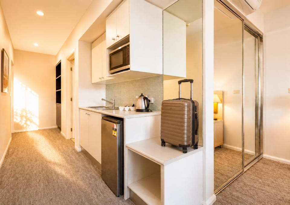 Kitchen or kitchenette, Bedroom