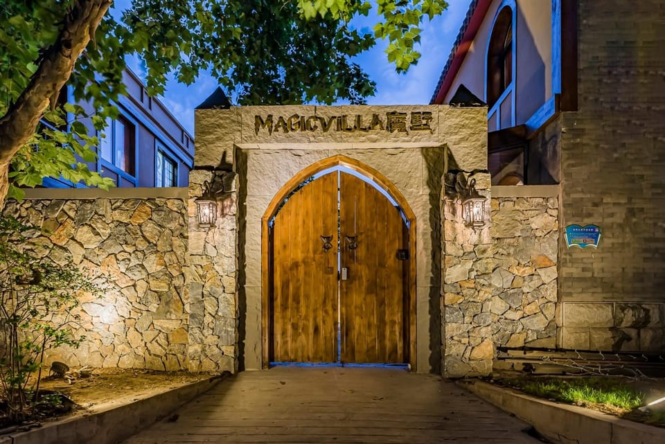 Facade/entrance, Landmark view