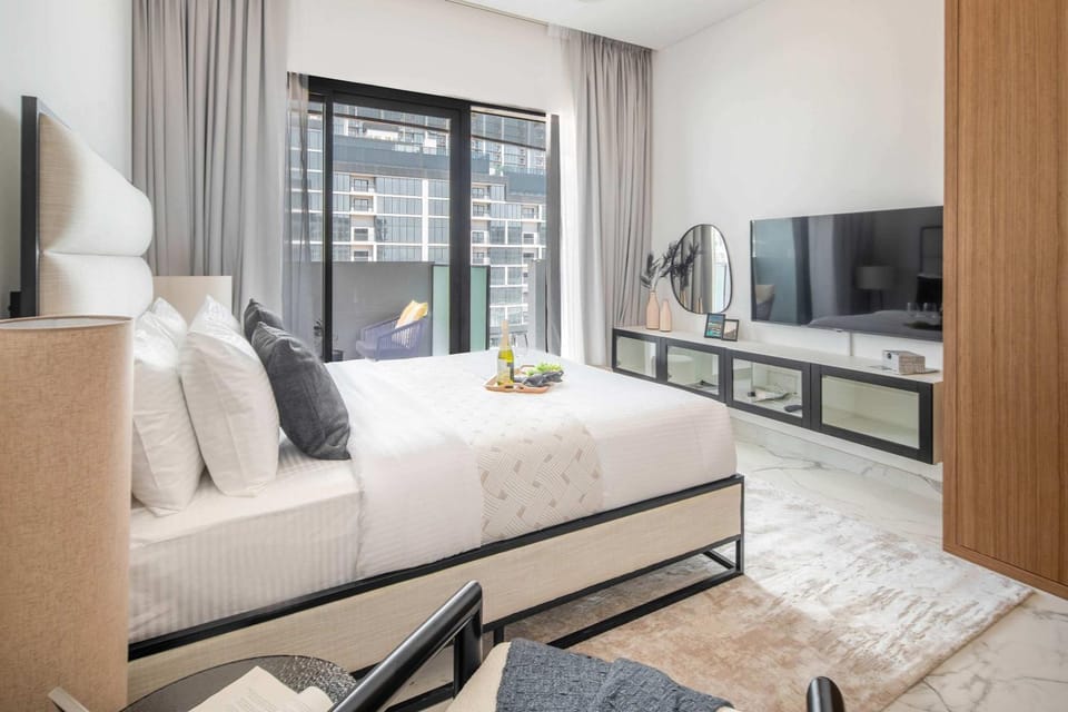 Bed, TV and multimedia, Living room