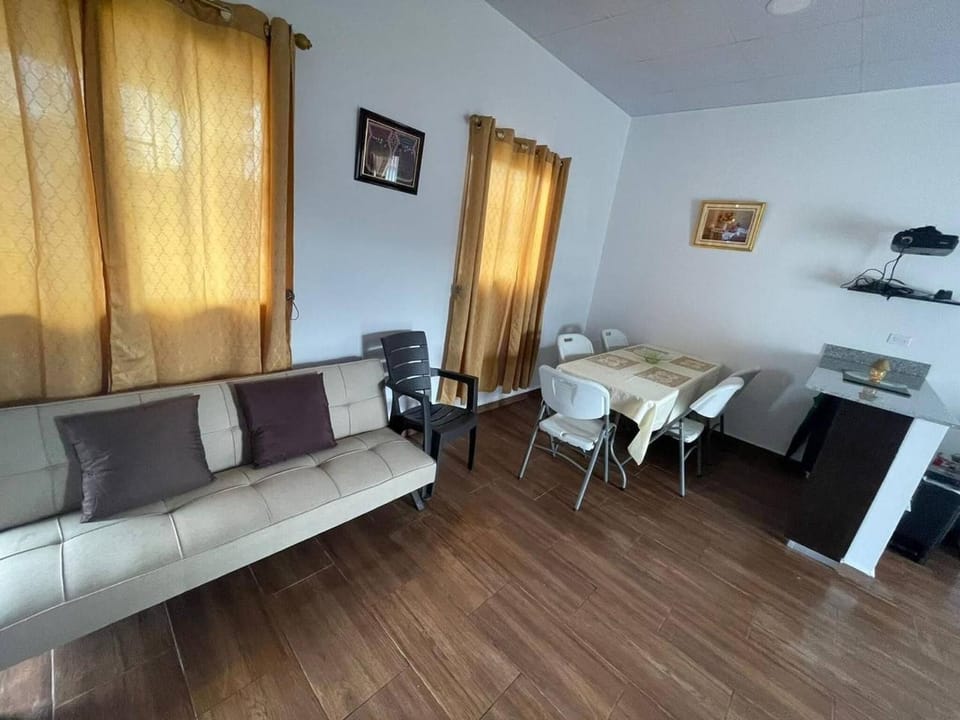 Restaurant/places to eat, Seating area, Dining area