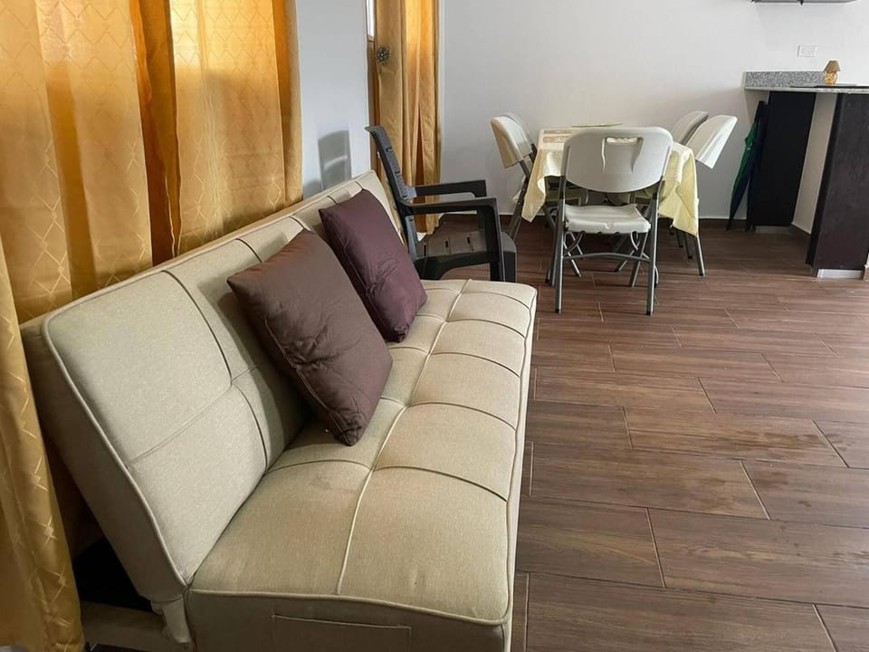 Restaurant/places to eat, Seating area