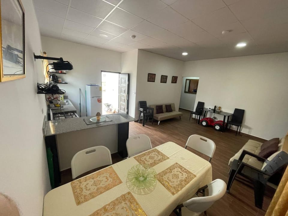 Restaurant/places to eat, Living room, Seating area