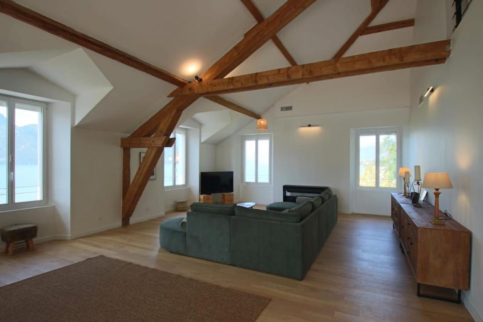 TV and multimedia, Living room, Lake view