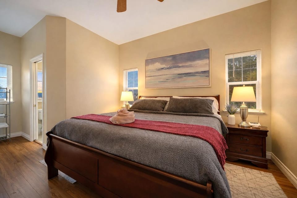 Bed, Photo of the whole room, Bedroom