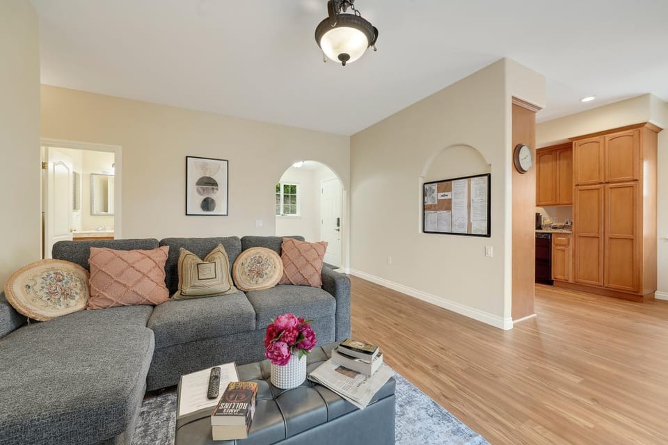 Property building, TV and multimedia, Living room, Seating area