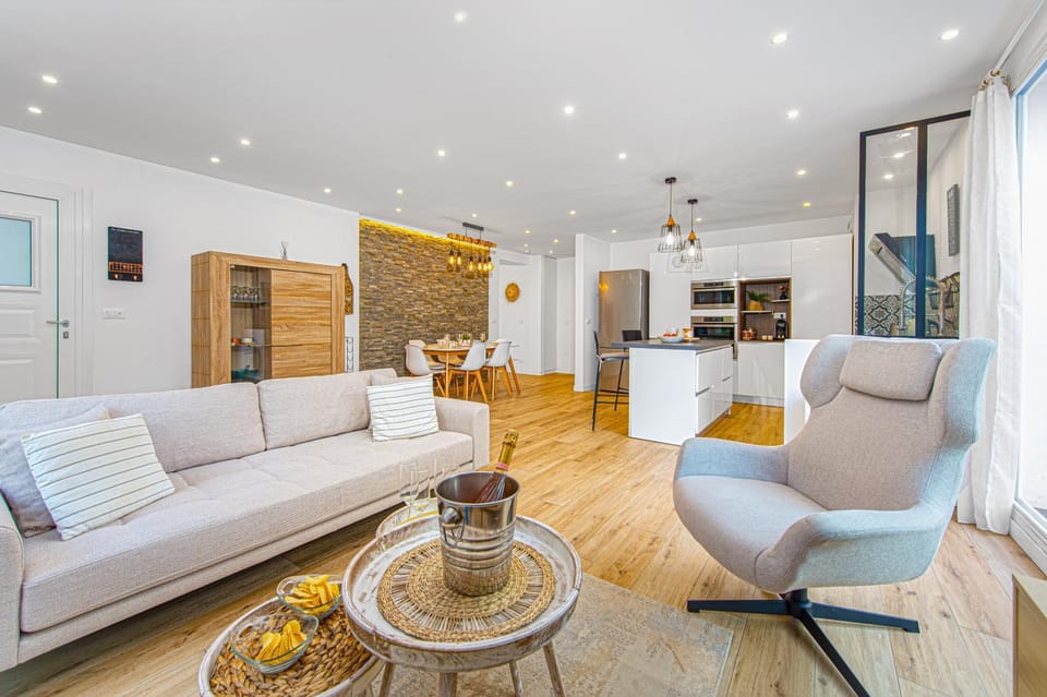 TV and multimedia, Living room, Seating area