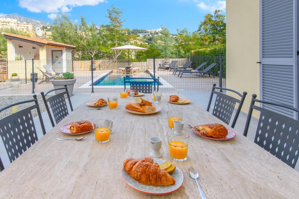 Dining area, Pool view, Swimming pool, Parking