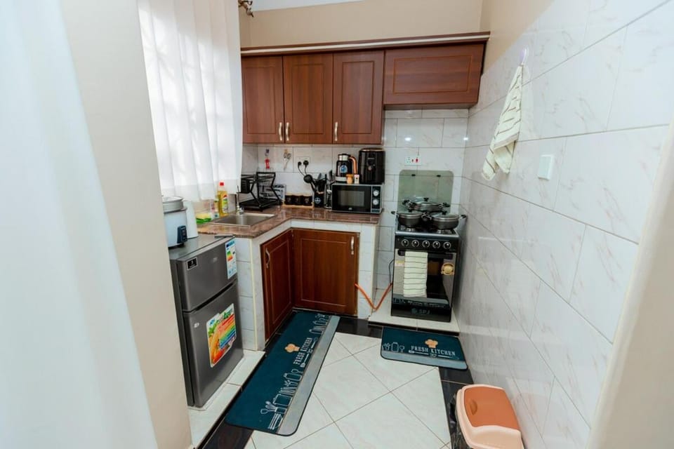 Coffee/tea facilities, Kitchen or kitchenette, oven, stove