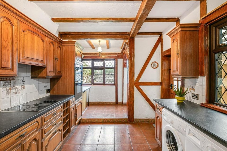 Spacious charming house near Heathrow House in London Borough of Hounslow