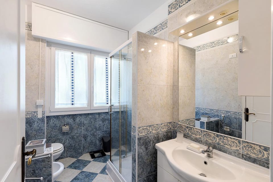 Bathroom, Living room