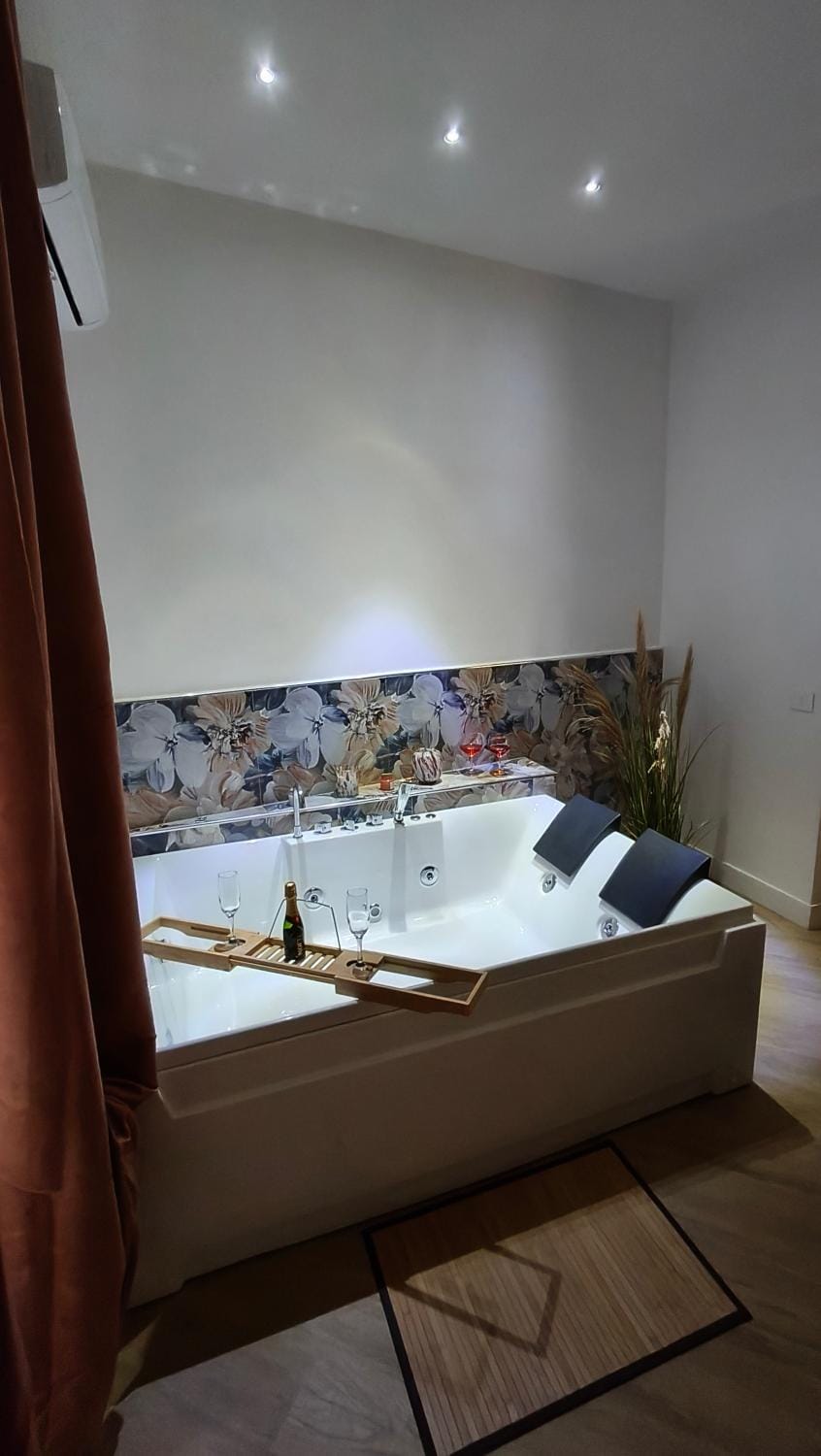 Hot Tub, Spa and wellness centre/facilities