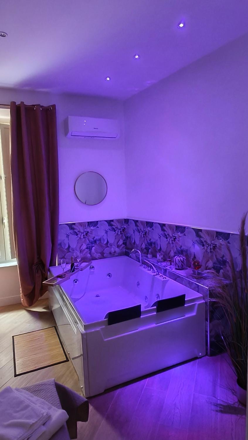 Hot Tub, Spa and wellness centre/facilities