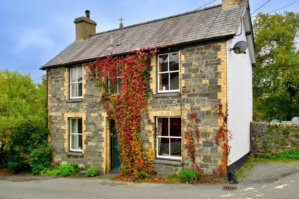 Property building, Facade/entrance, Off site