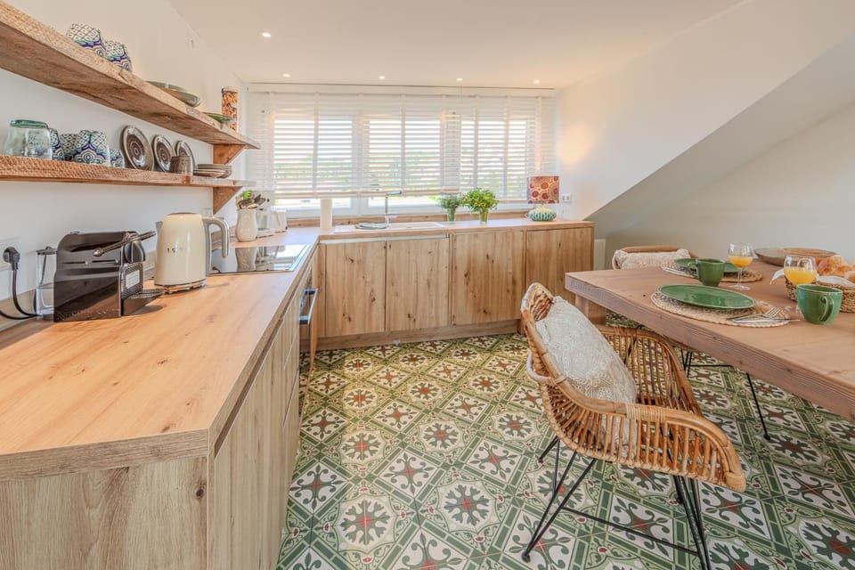 Kitchen or kitchenette, Living room