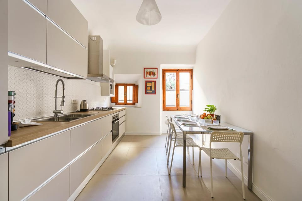 Kitchen or kitchenette, Dining area, stove