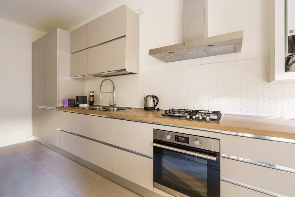 Kitchen or kitchenette, pet friendly, stove