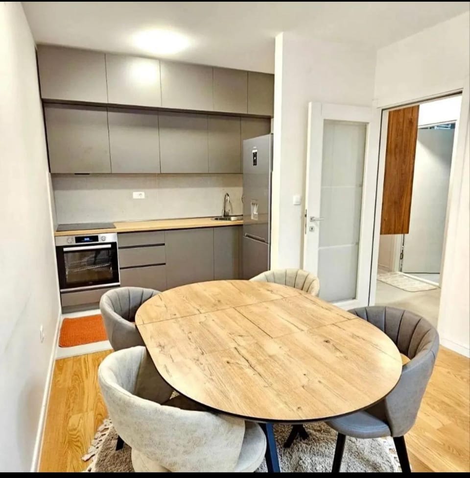 Kitchen or kitchenette, Seating area, Dining area, minibar, stove