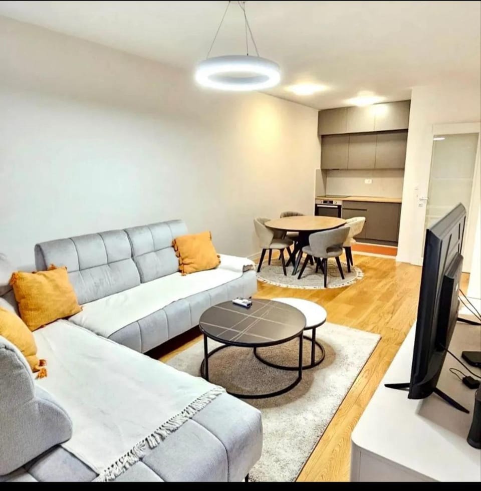 TV and multimedia, Kitchen or kitchenette, Living room, Seating area