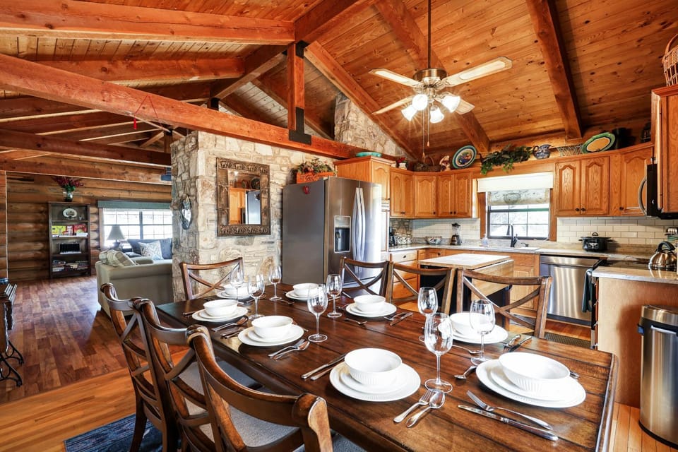 Canyon Lake Haven Cabin Hot Tub Yard BBQ Fire Pit Cabin in Canyon Lake