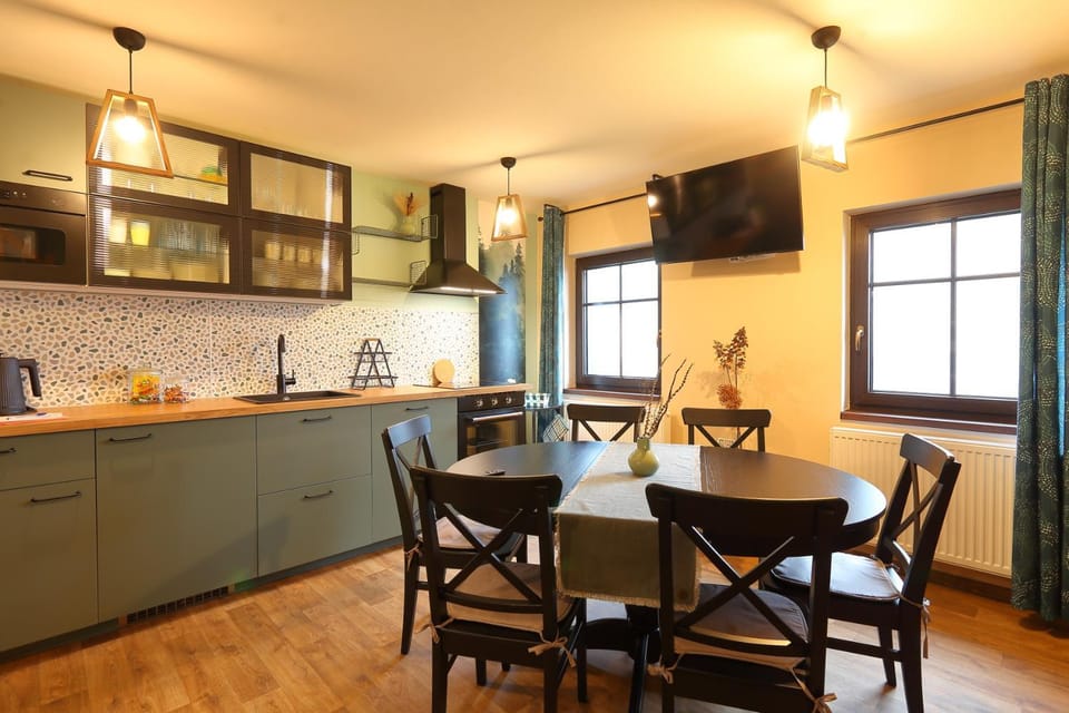 Kitchen or kitchenette, Seating area, Dining area, pet friendly, stove