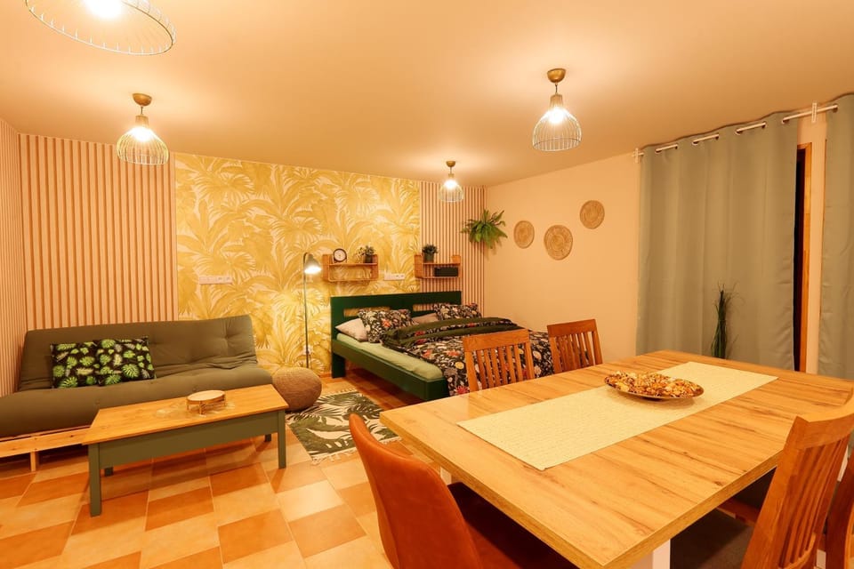 Living room, Seating area, Dining area