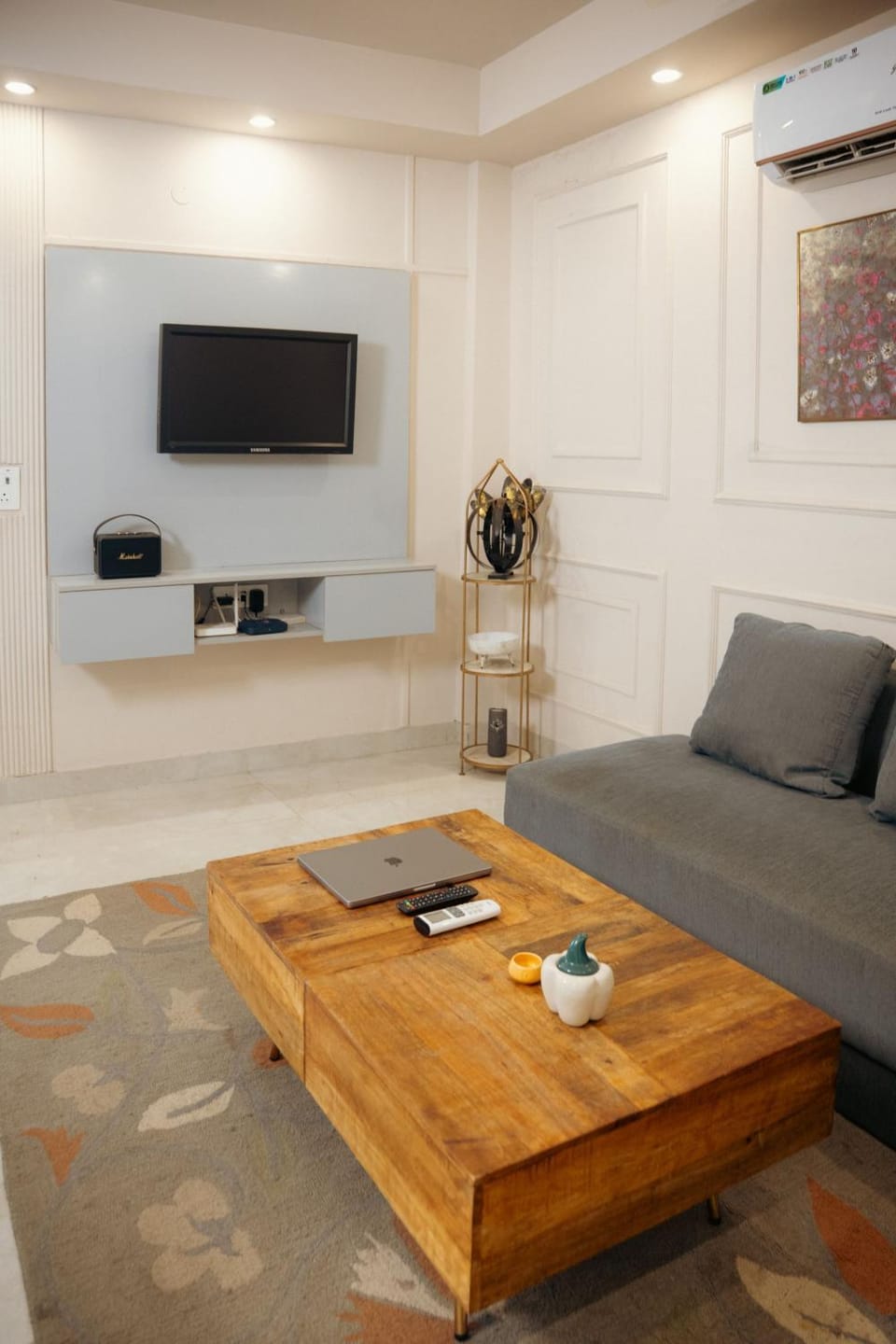 Communal lounge/ TV room, TV and multimedia, Living room
