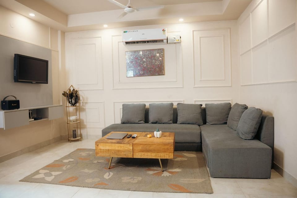 Communal lounge/ TV room, TV and multimedia, Living room