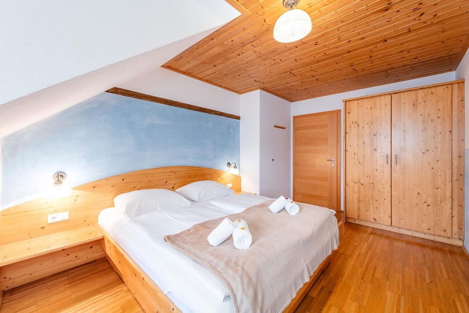 Bed, Photo of the whole room, Bedroom, towels, wardrobe