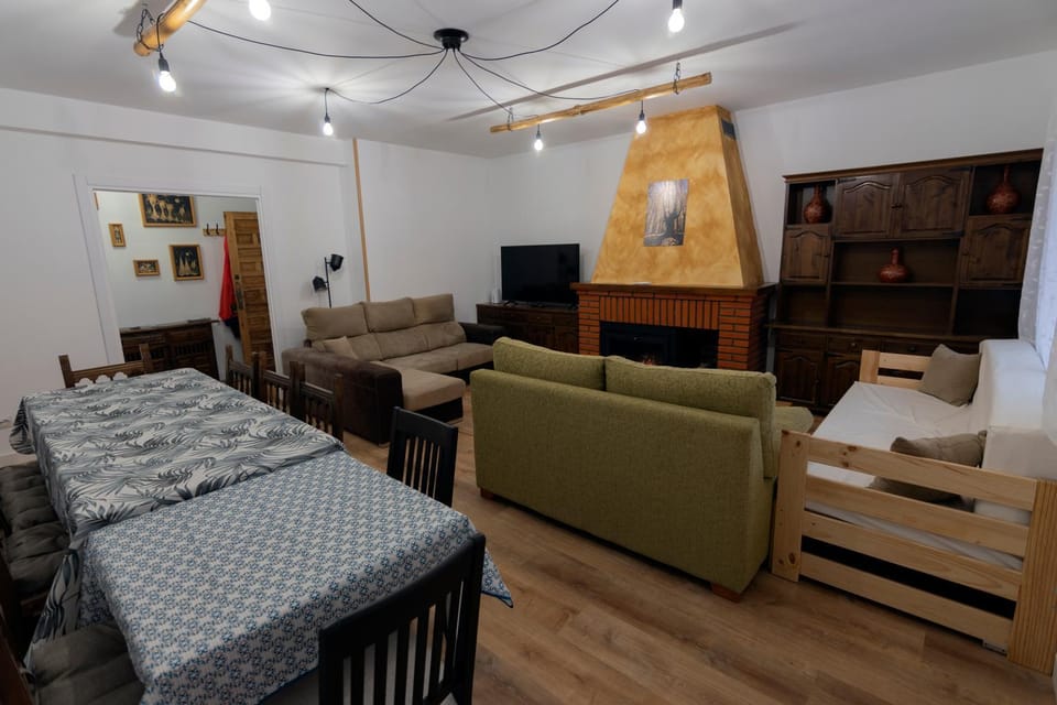 Communal lounge/ TV room, Dining area