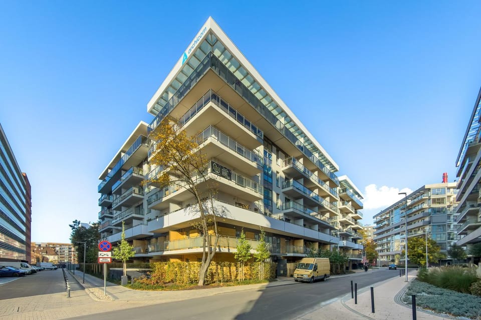 Property building, Day, Neighbourhood, Location
