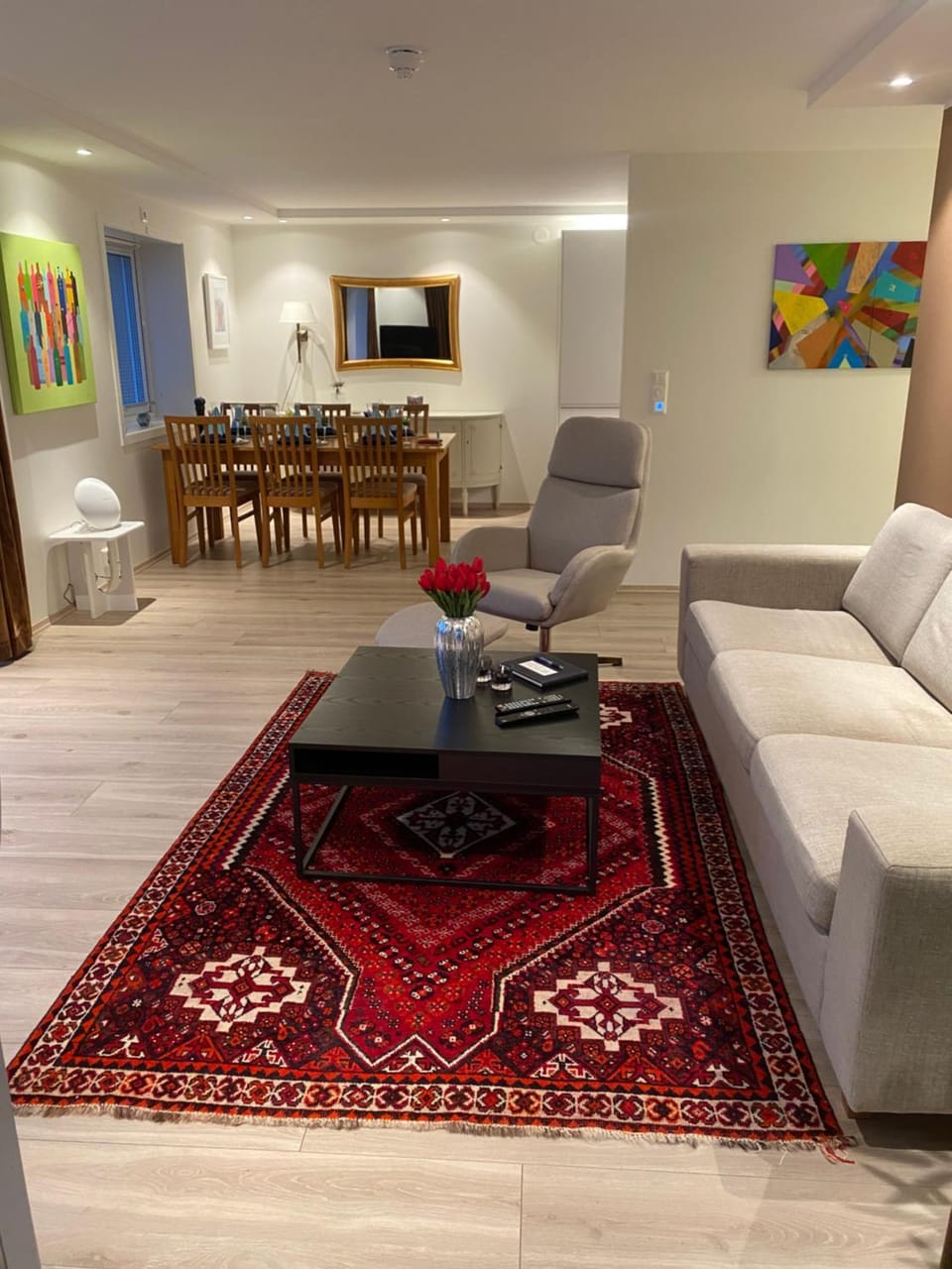 TV and multimedia, Living room, Seating area, Dining area